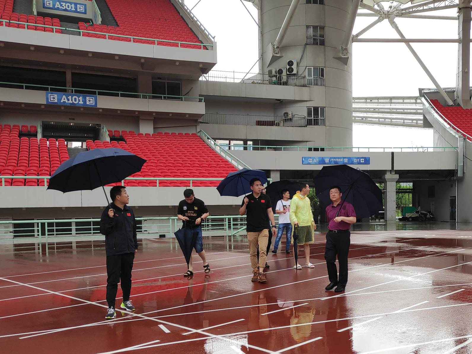 公司領導檢查暴雨防御及場館安全工作