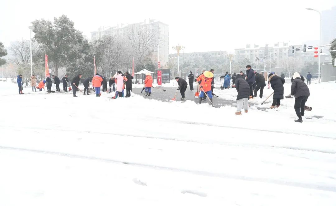 掃雪除冰保安全，平平安安過大年