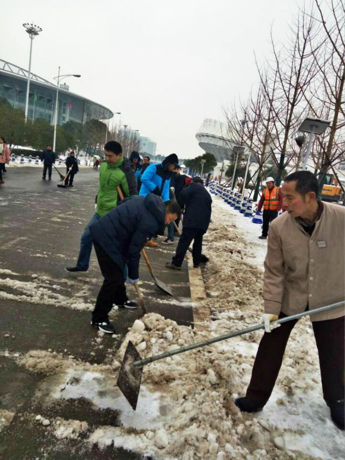 一場雪，體育中心美得不要不要的 但最美的風(fēng)景還是他們(圖6)