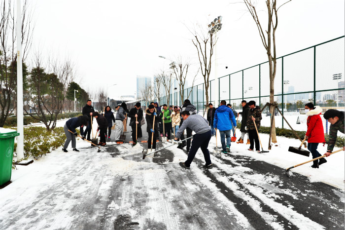 一場雪，體育中心美得不要不要的 但最美的風(fēng)景還是他們(圖13)