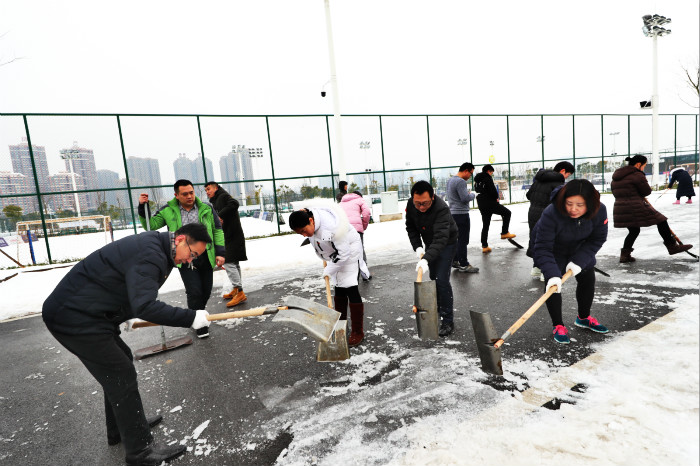 一場雪，體育中心美得不要不要的</br>但最美的風(fēng)景還是他們(圖5)