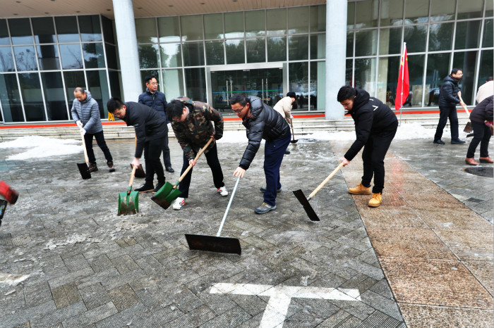 一場雪，體育中心美得不要不要的</br>但最美的風(fēng)景還是他們(圖12)