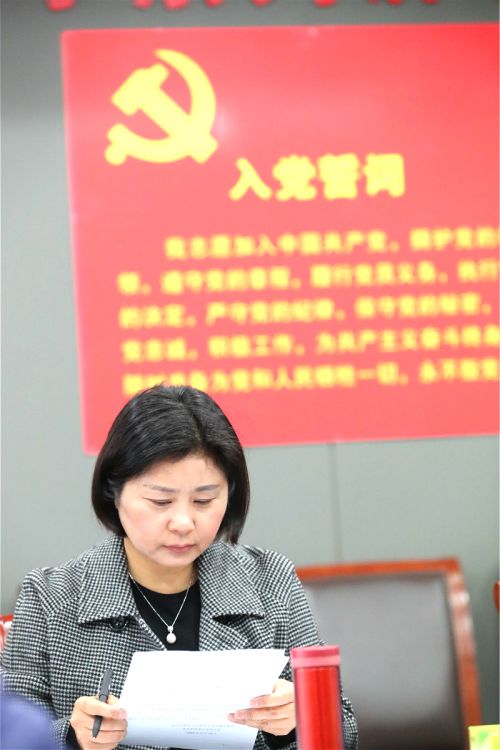 公司黨委召開中心組（擴(kuò)大）會(huì)議 傳達(dá)學(xué)習(xí)區(qū)紀(jì)委八屆三次全會(huì)精神(圖4)